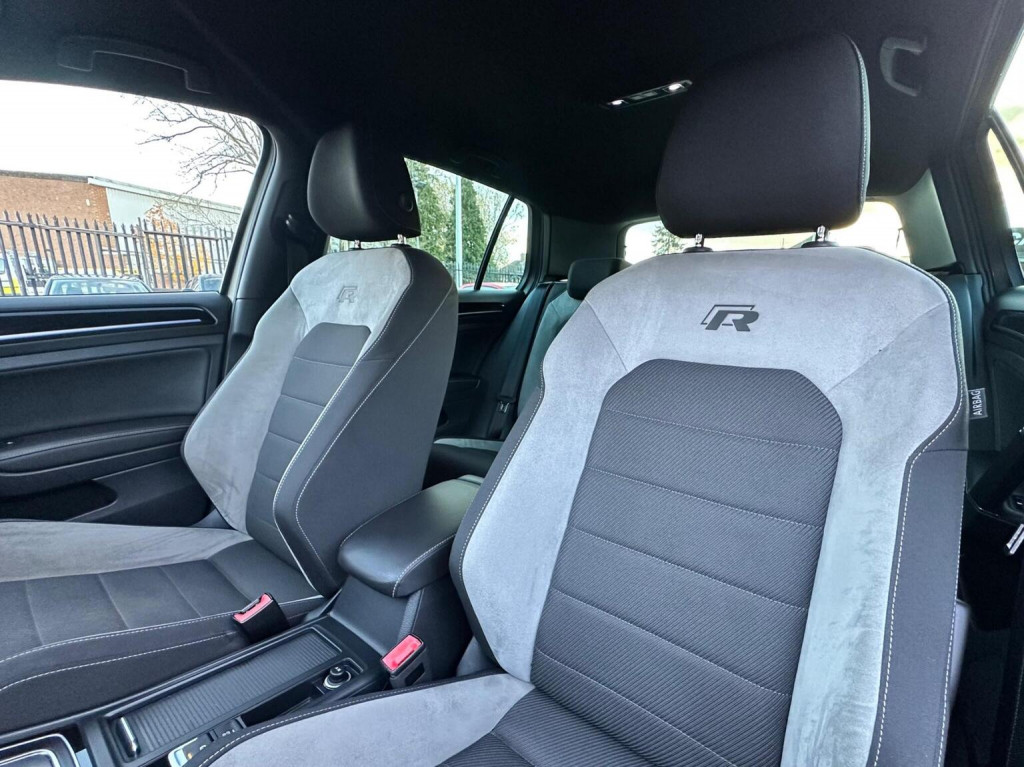 View VOLKSWAGEN GOLF 2.0 TSI BlueMotion Tech R DSG 4Motion Euro 6 (s/s) 5dr