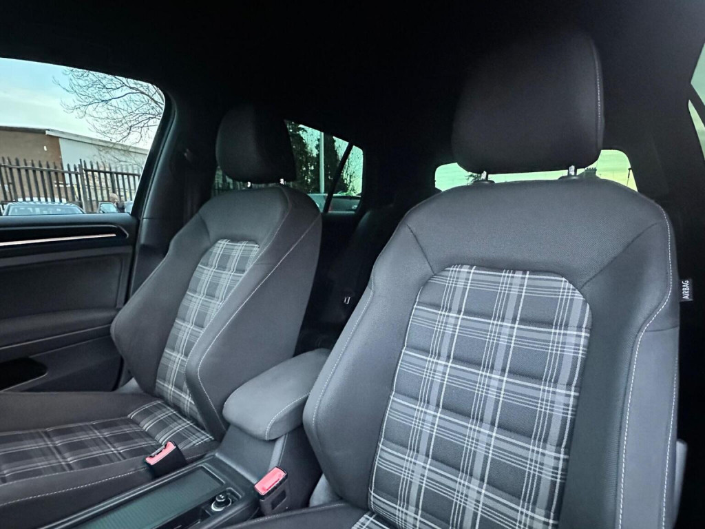 View VOLKSWAGEN GOLF 2.0 TDI BlueMotion Tech GTD DSG Euro 6 (s/s) 5dr