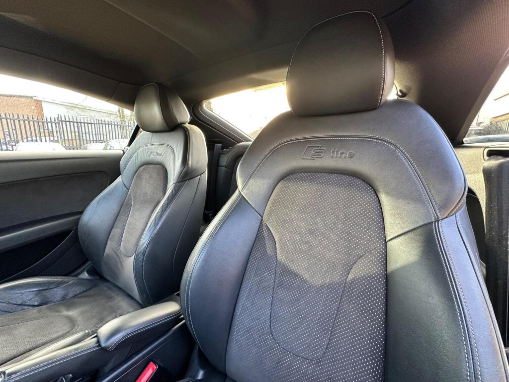 View AUDI TT 2.0 TDI Black Edition quattro Euro 5 3dr