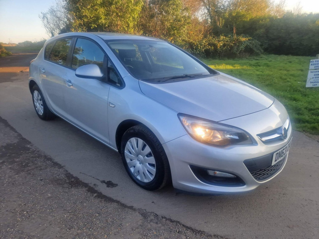 View VAUXHALL ASTRA 1.6 16v Exclusiv Euro 5 5dr
