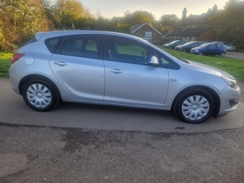 View VAUXHALL ASTRA 1.6 16v Exclusiv Euro 5 5dr