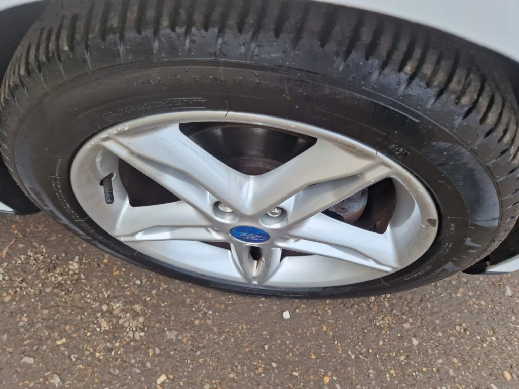 View FORD FOCUS 1.0T EcoBoost Zetec Euro 6 (s/s) 5dr