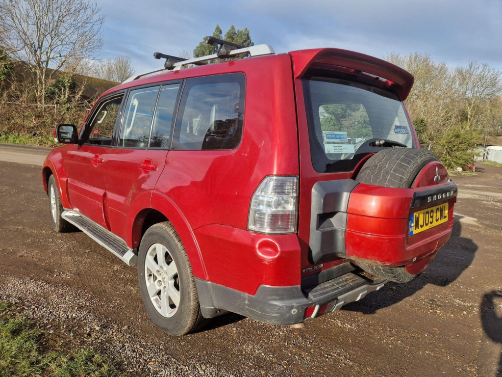 View MITSUBISHI SHOGUN 3.2 DI-DC Elegance Auto 4WD Euro 4 5dr LWB