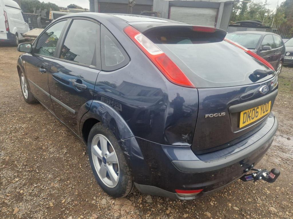 View FORD FOCUS 1.6 Zetec Climate 5dr