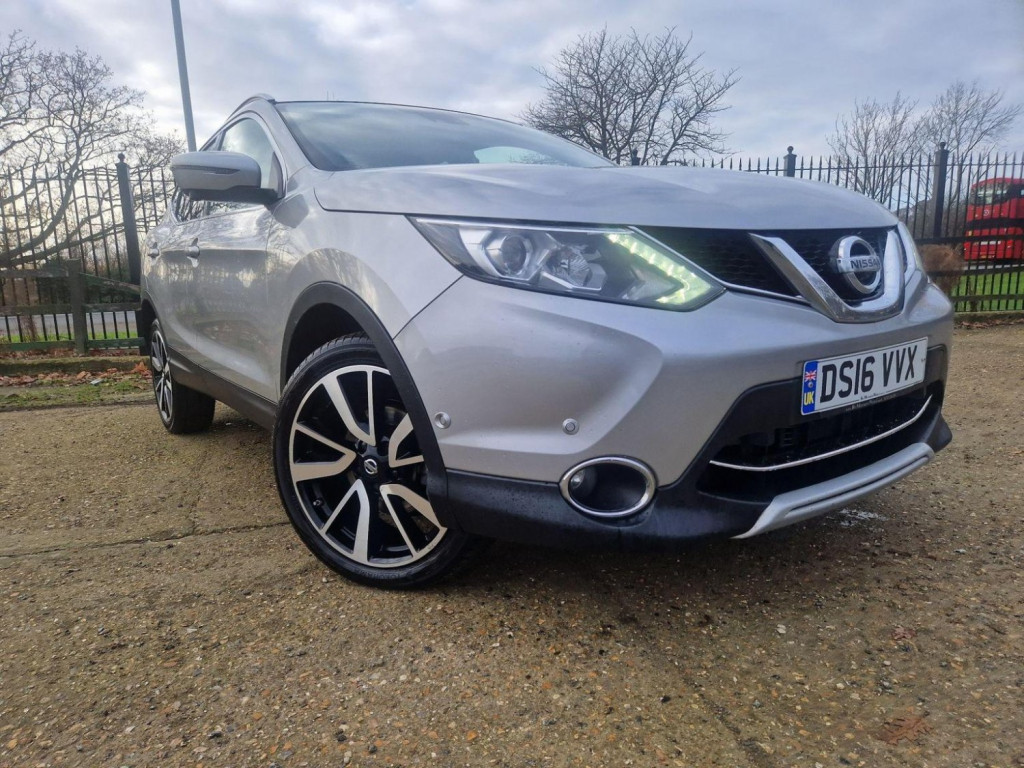 View NISSAN QASHQAI 1.6 dCi Tekna XTRON 2WD Euro 6 (s/s) 5dr
