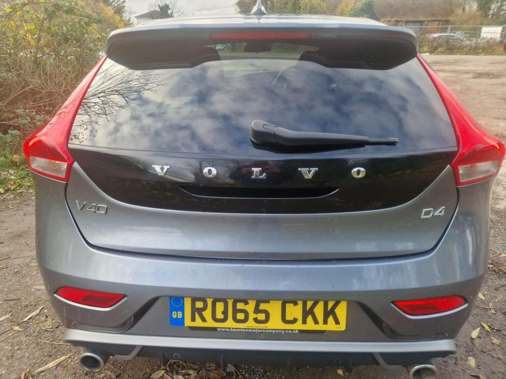 VOLVO V40
