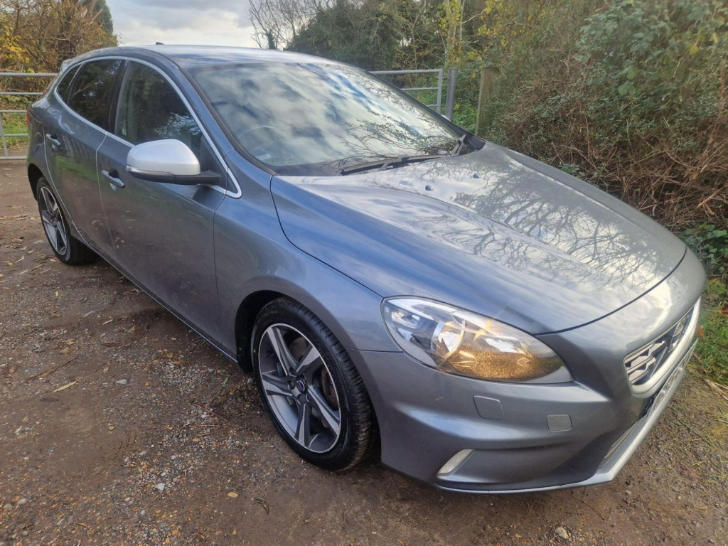 View VOLVO V40 2.0 D4 R-Design Euro 6 (s/s) 5dr