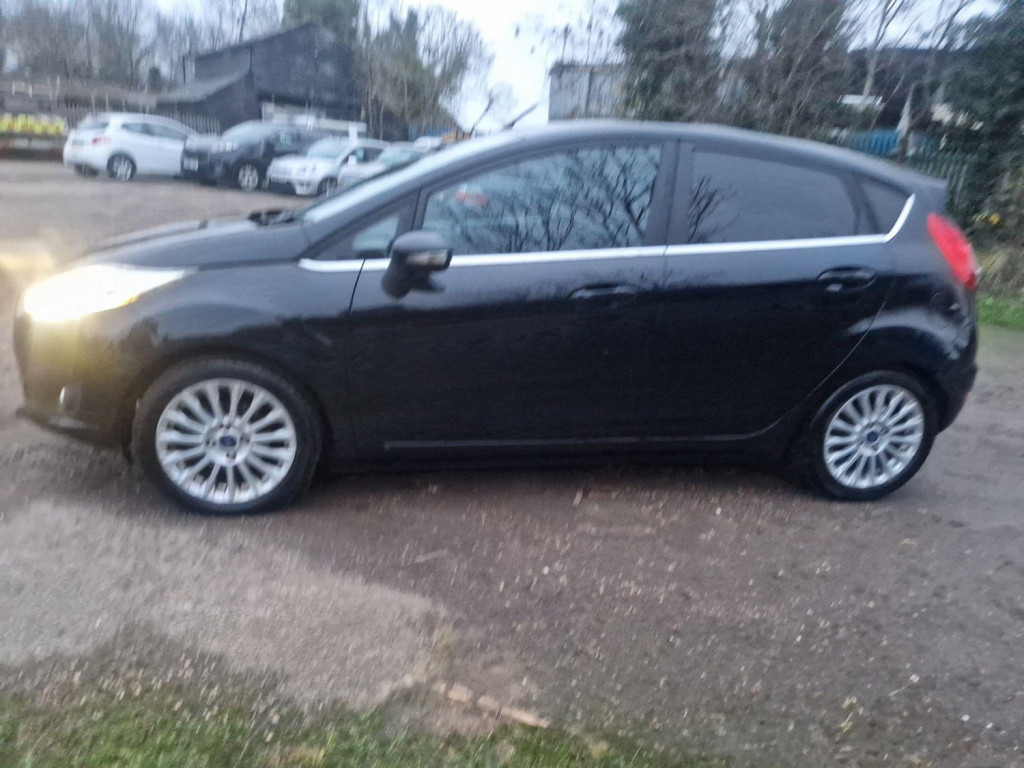 View FORD FIESTA 1.0T EcoBoost Titanium Euro 5 (s/s) 5dr