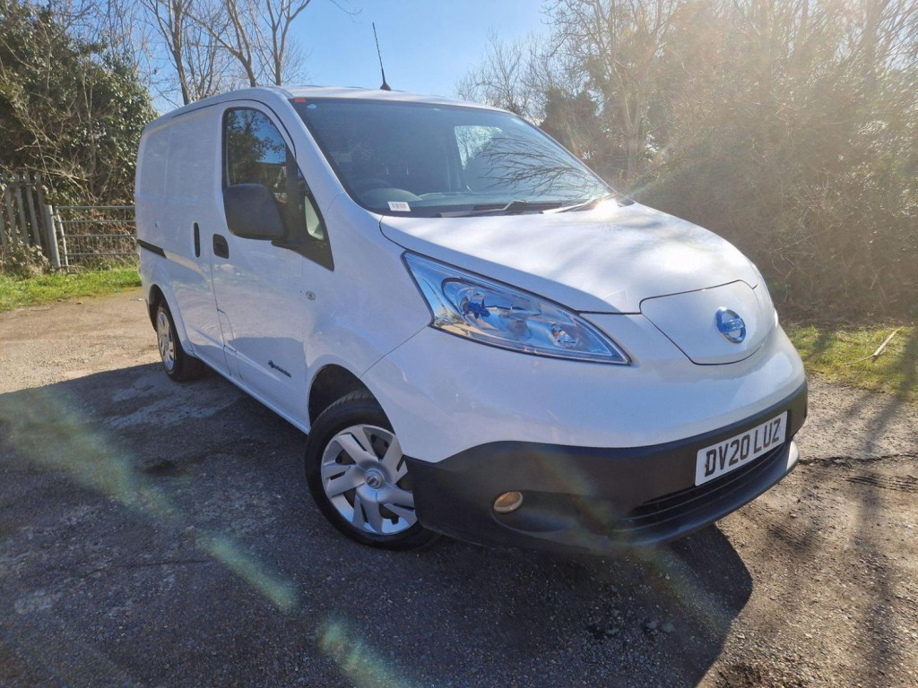 NISSAN E-NV200