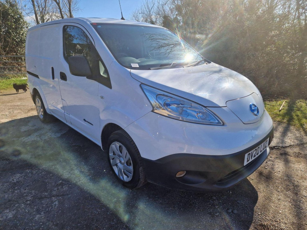 NISSAN E-NV200