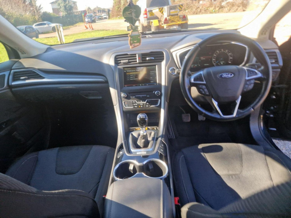 View FORD MONDEO 2.0 TDCi Titanium Euro 6 (s/s) 5dr