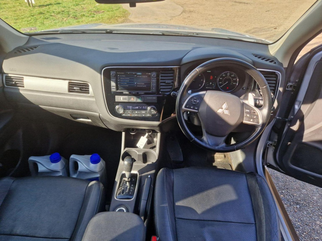 MITSUBISHI OUTLANDER