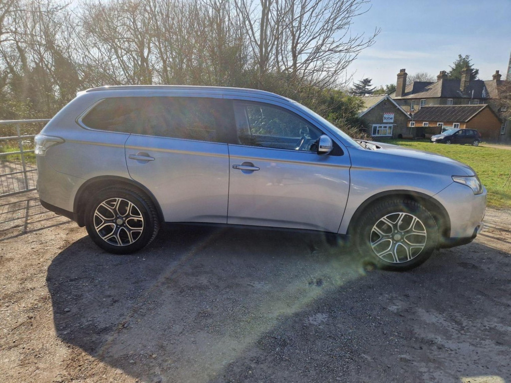 MITSUBISHI OUTLANDER