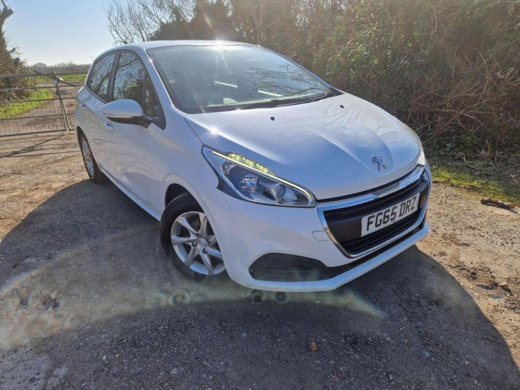 PEUGEOT 208