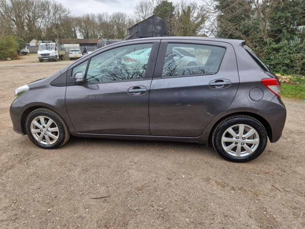 TOYOTA YARIS
