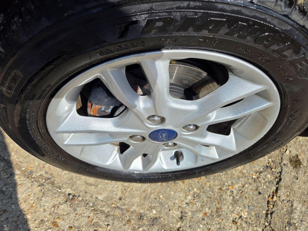 View FORD FIESTA 1.0T EcoBoost Zetec Euro 6 (s/s) 5dr