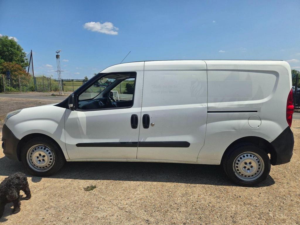 View VAUXHALL COMBO 1.3 CDTi 2300 16v FWD L2 H1 3dr