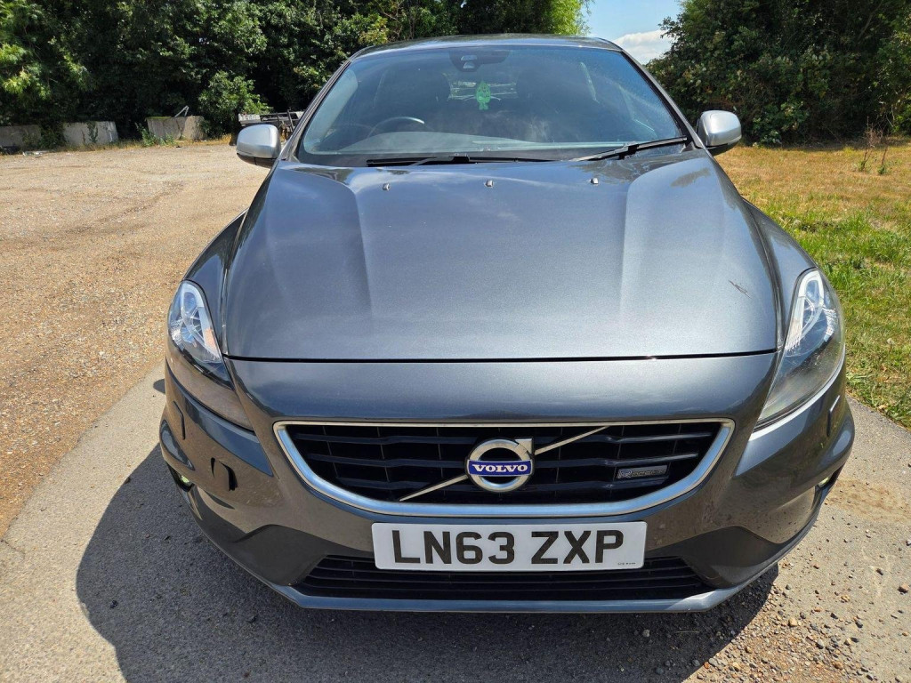 View VOLVO V40 1.6 D2 R-Design Euro 5 (s/s) 5dr