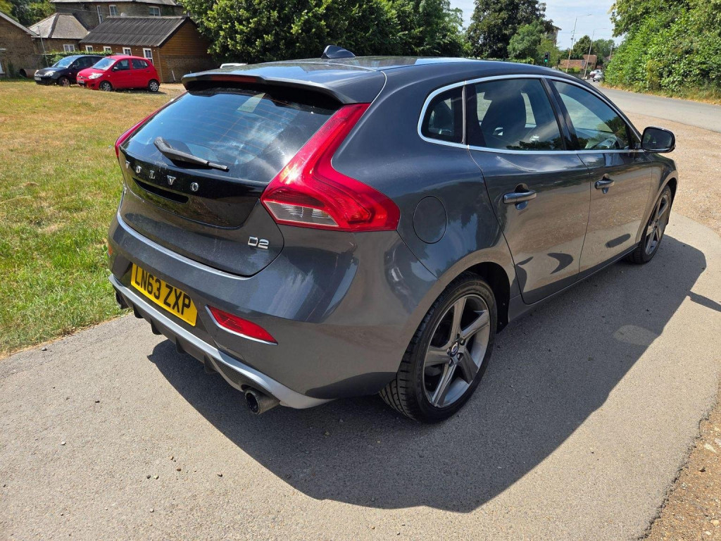 VOLVO V40