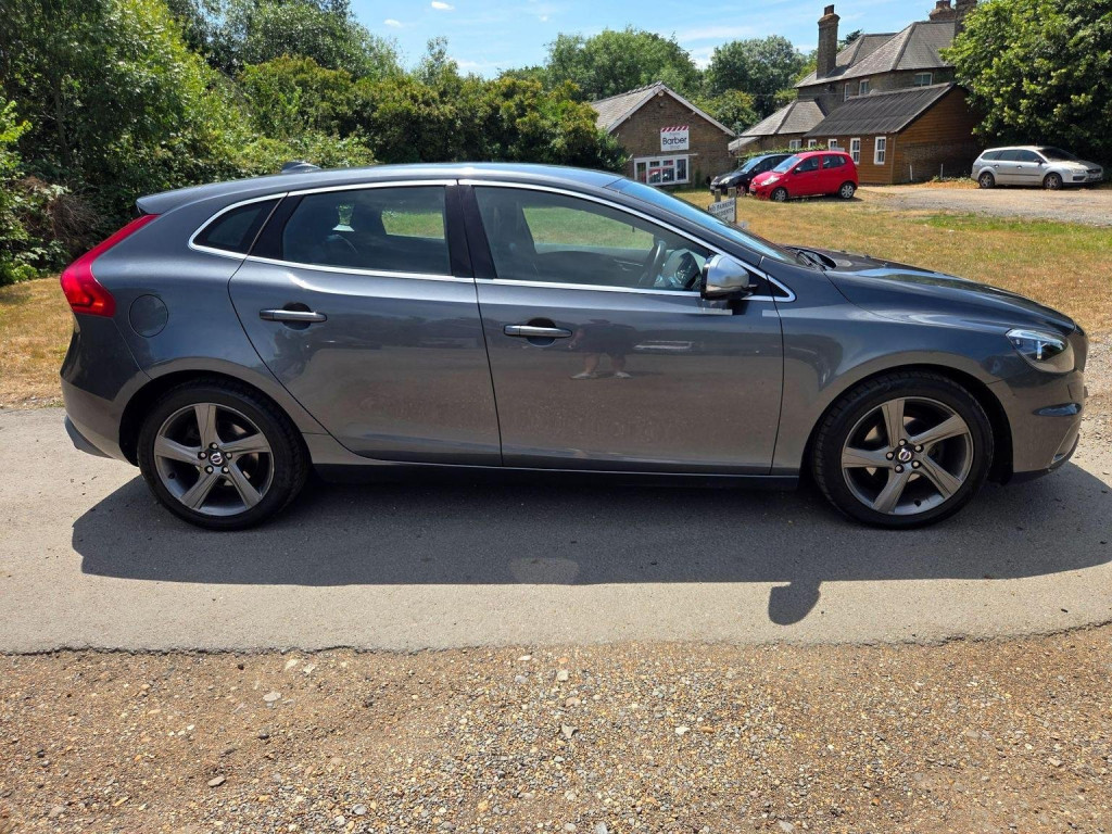 VOLVO V40