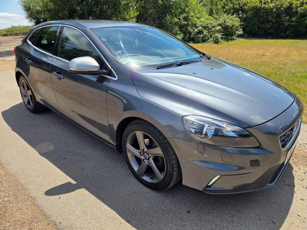 View VOLVO V40 1.6 D2 R-Design Euro 5 (s/s) 5dr