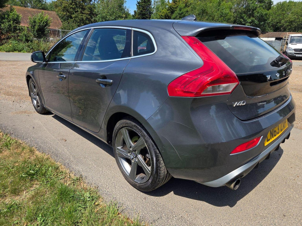 VOLVO V40