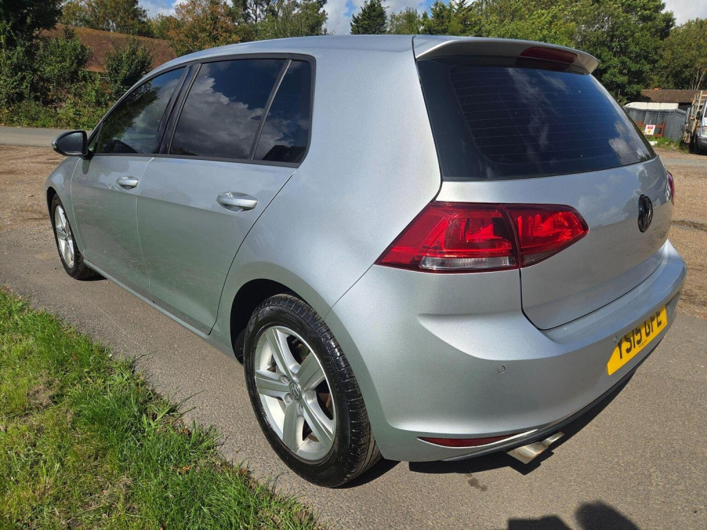 VOLKSWAGEN GOLF