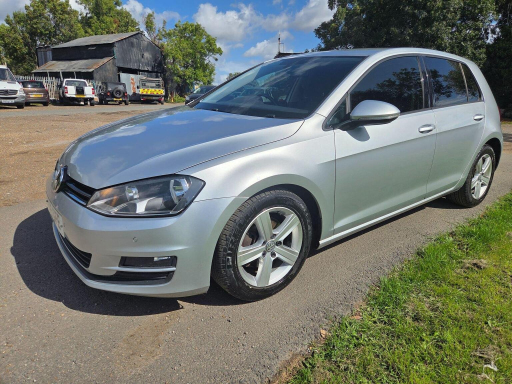 VOLKSWAGEN GOLF