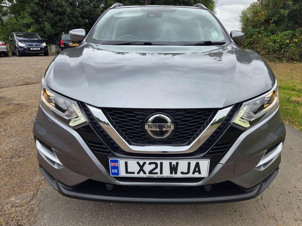 View NISSAN QASHQAI 1.3 DIG-T N-Connecta Euro 6 (s/s) 5dr
