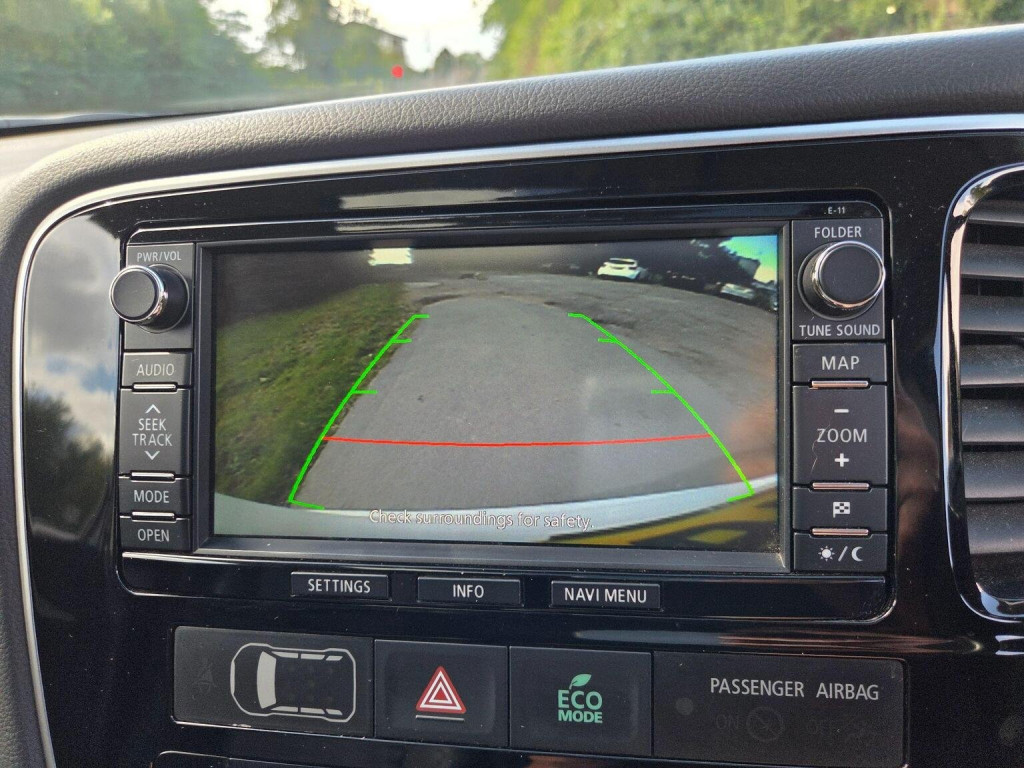 MITSUBISHI OUTLANDER