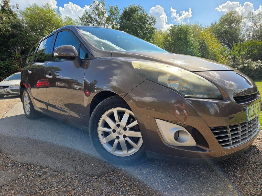 View RENAULT GRAND SCENIC 1.5 dCi Privilege TomTom Euro 5 5dr