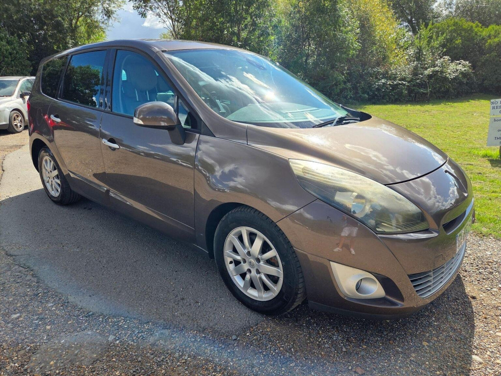 View RENAULT GRAND SCENIC 1.5 dCi Privilege TomTom Euro 5 5dr