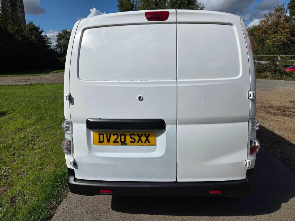 NISSAN E-NV200