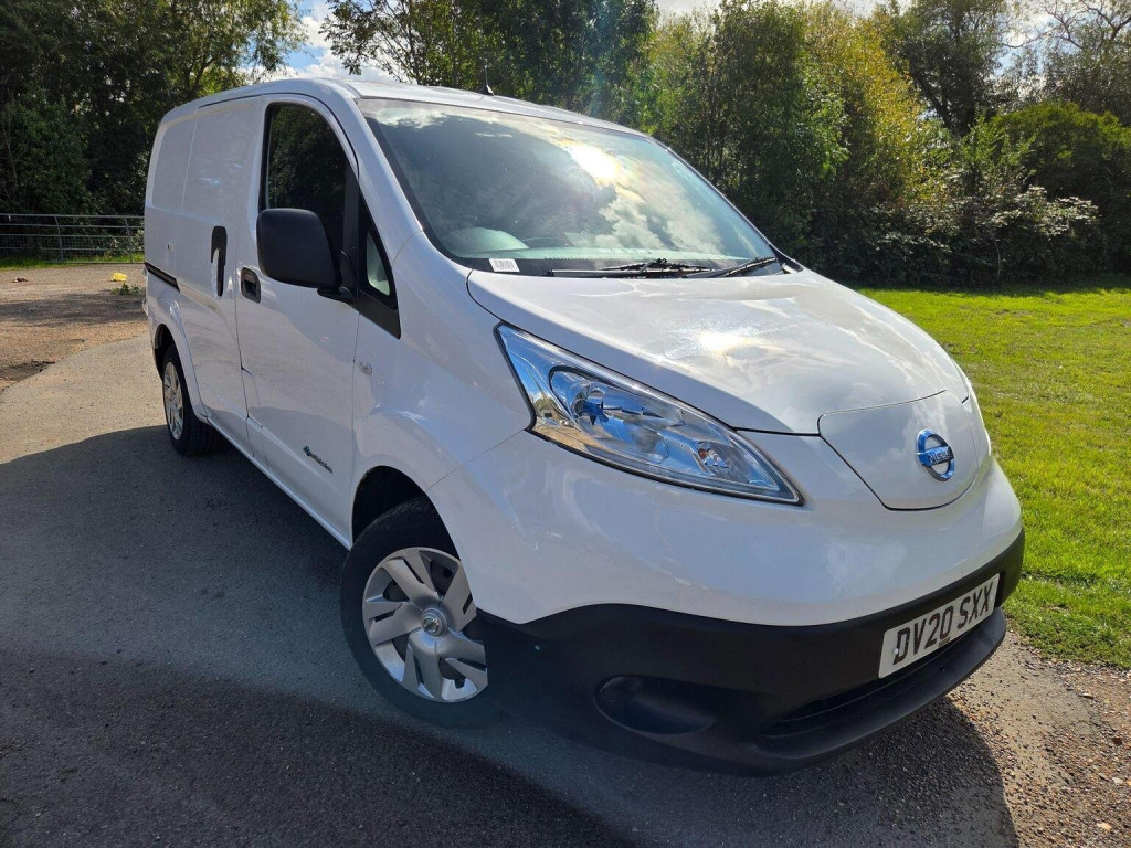 NISSAN E-NV200