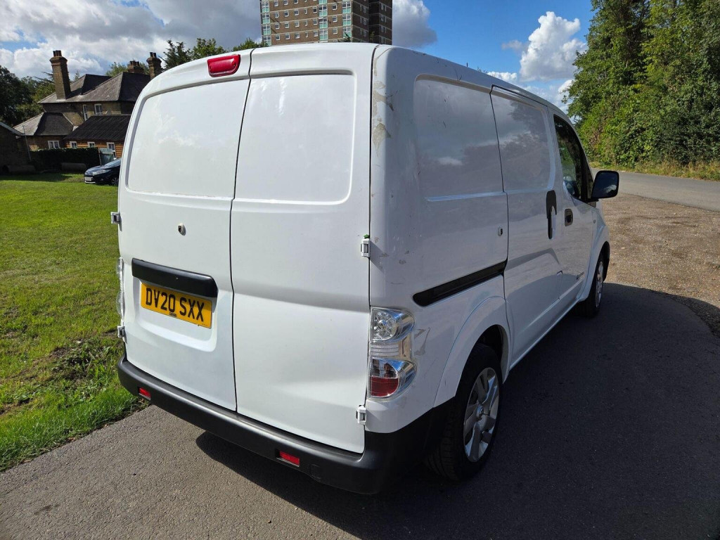 NISSAN E-NV200