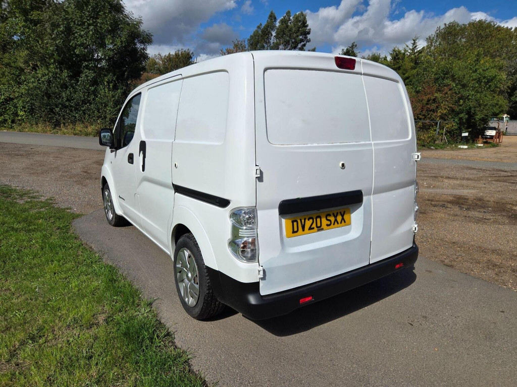 NISSAN E-NV200