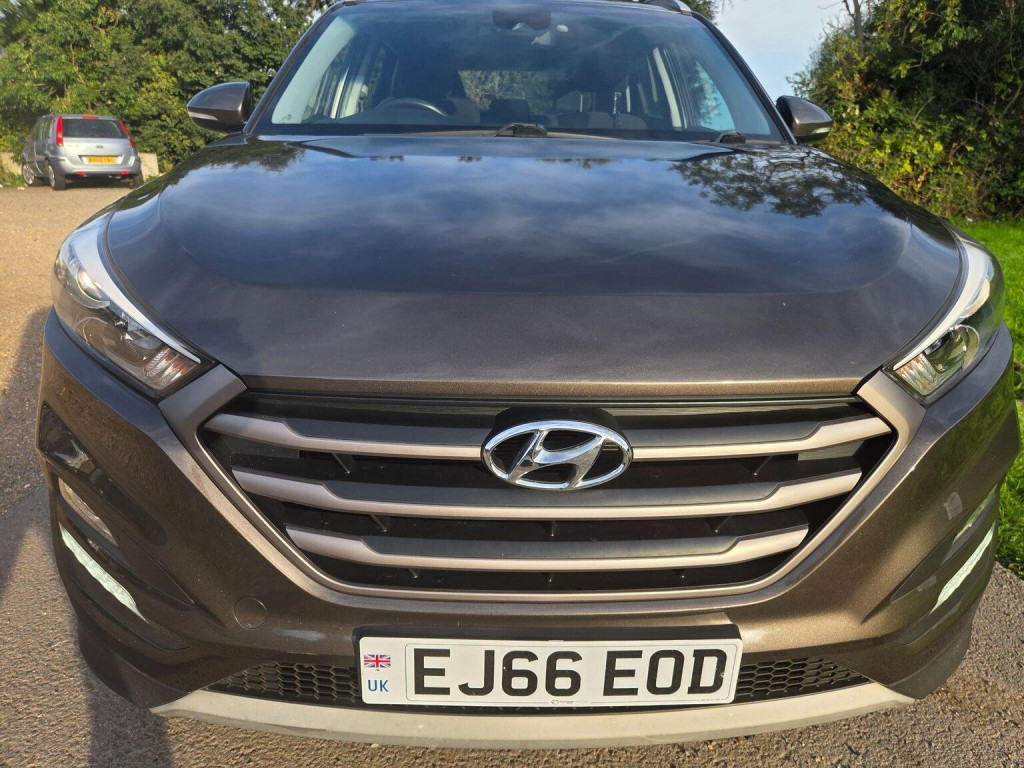 View HYUNDAI TUCSON 1.6 GDi Blue Drive SE Nav Euro 6 (s/s) 5dr