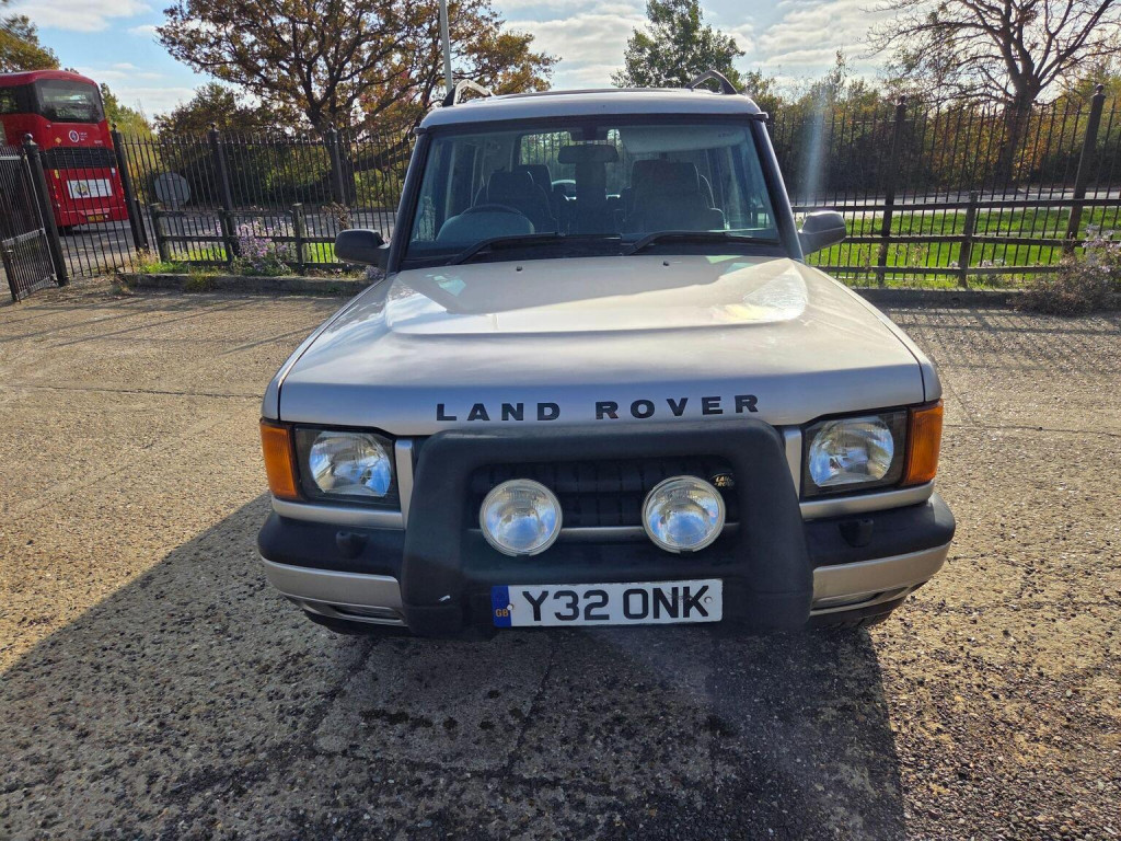 View LAND ROVER DISCOVERY 2.5 TD5 ES Station Wagon 5dr (5 Seats)