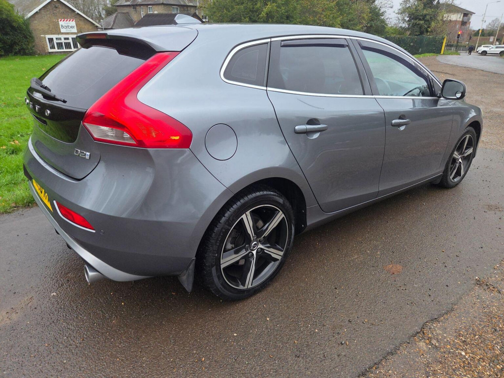 VOLVO V40