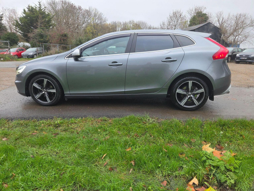 VOLVO V40