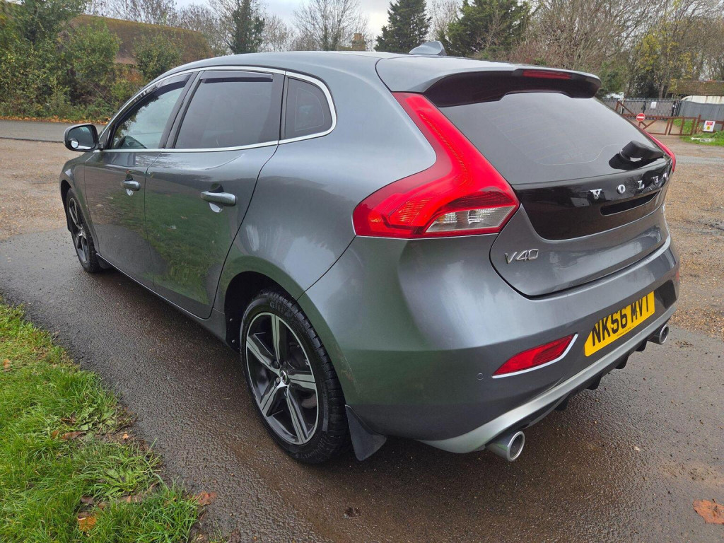 VOLVO V40