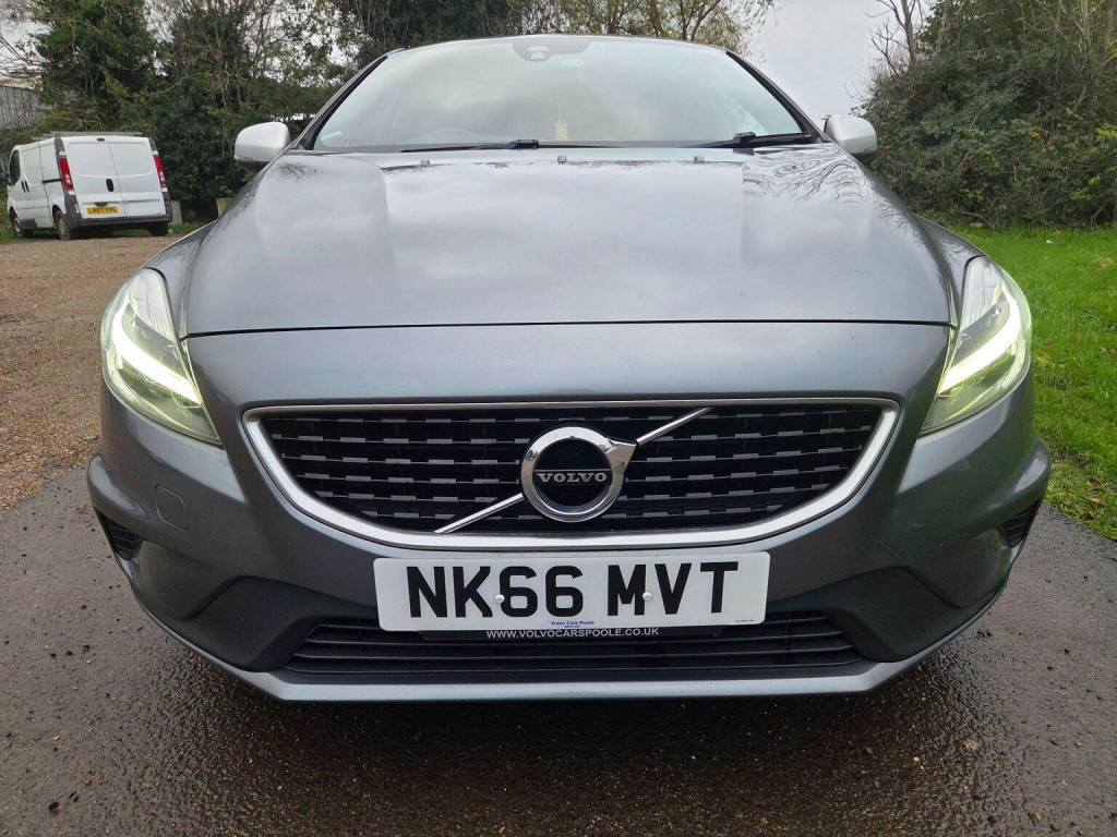 View VOLVO V40 2.0 D2 R-Design Euro 6 (s/s) 5dr