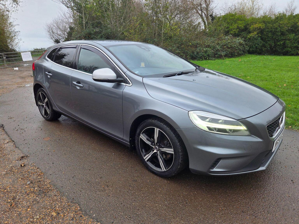 VOLVO V40