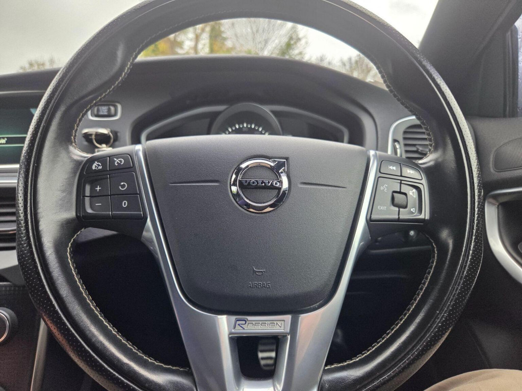 VOLVO V40