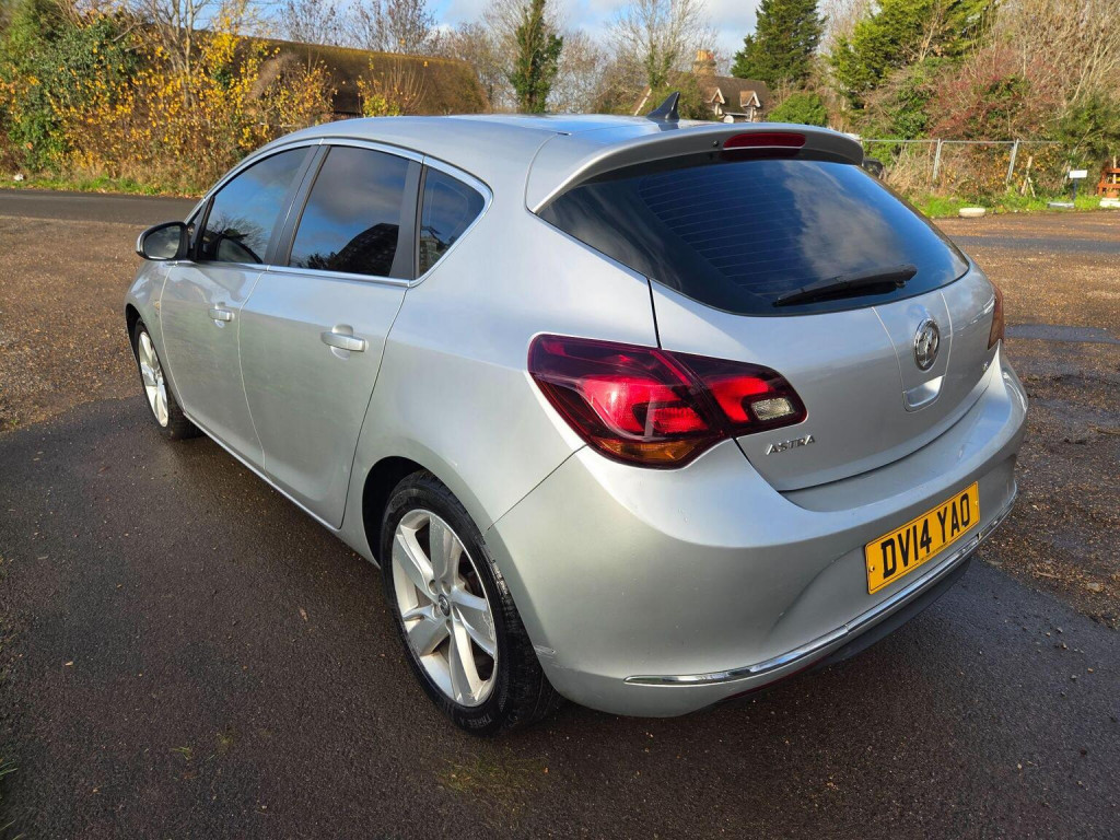 View VAUXHALL ASTRA 1.6 16v SRi Euro 5 5dr