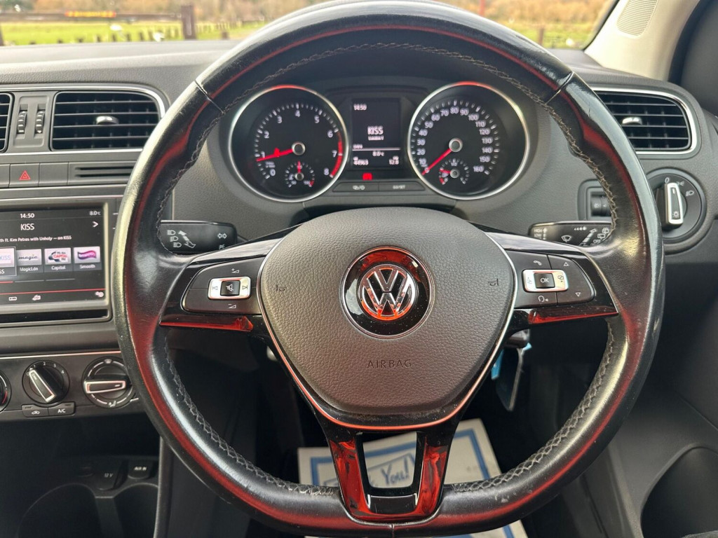 VOLKSWAGEN POLO