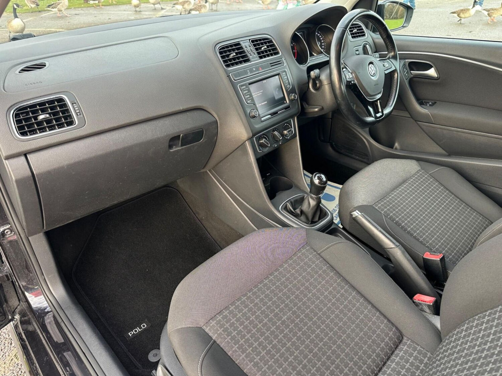 VOLKSWAGEN POLO