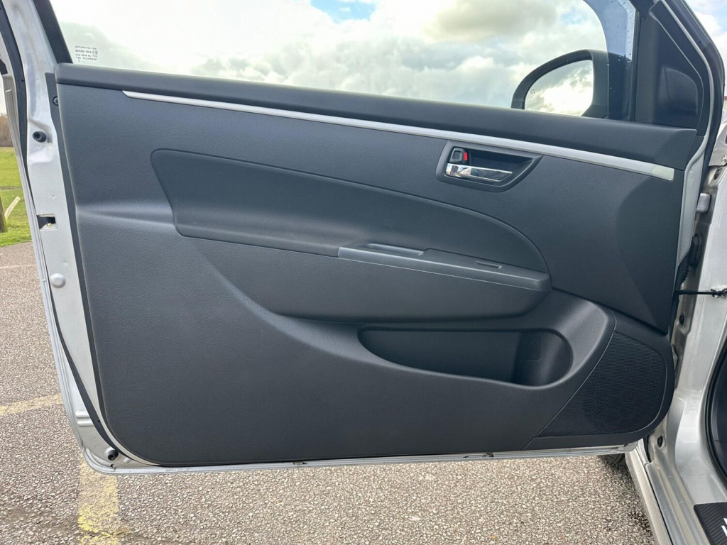 SUZUKI SWIFT