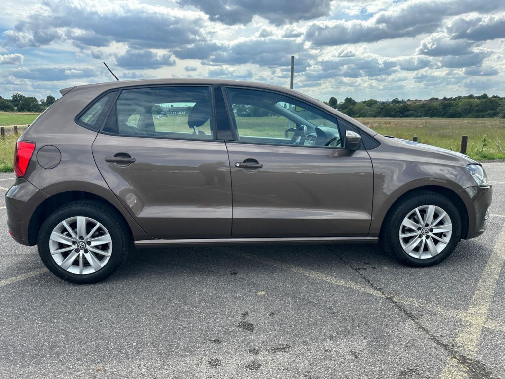 VOLKSWAGEN POLO