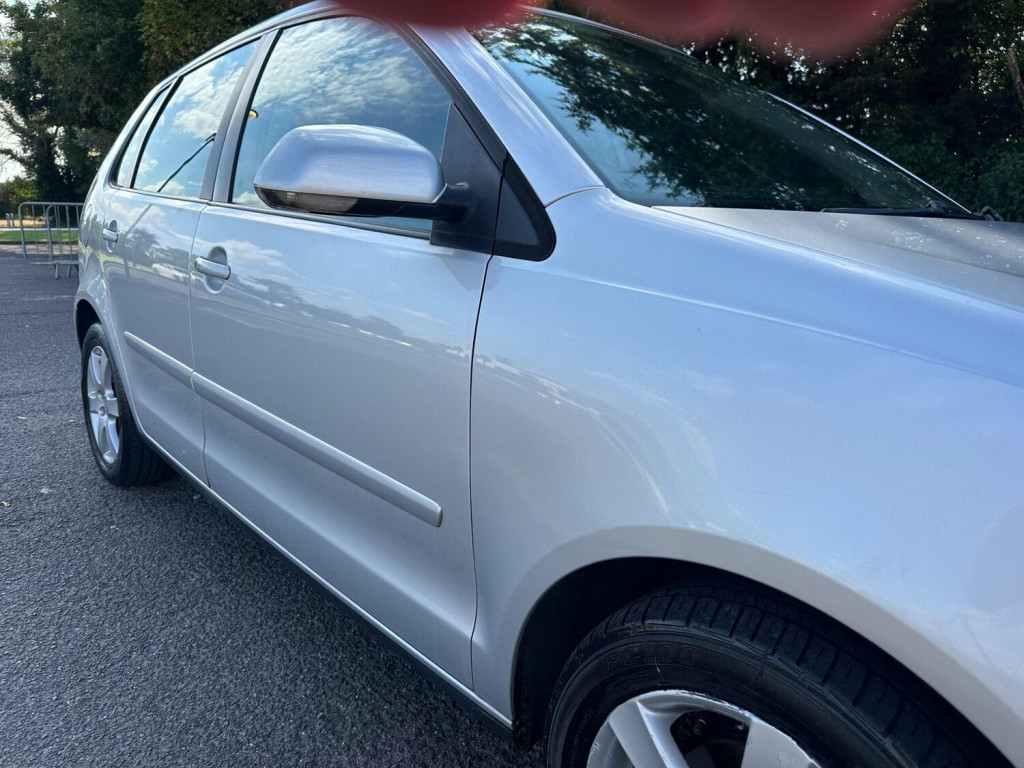 VOLKSWAGEN POLO